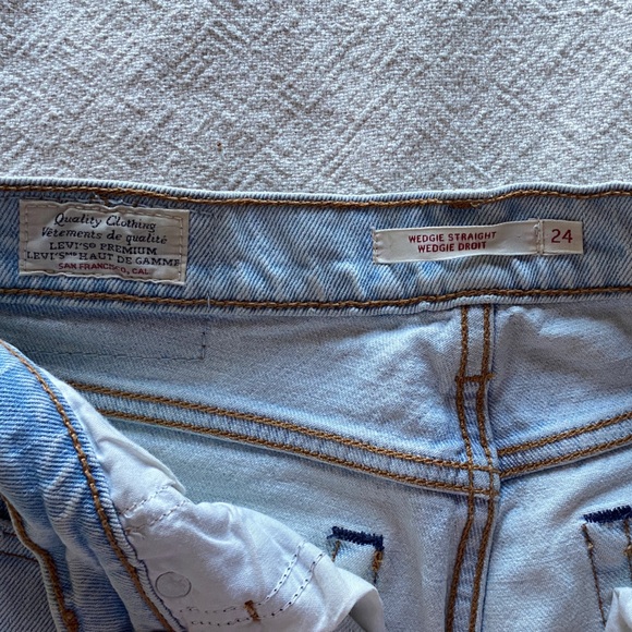 Levi's Pale Blue Jeans - Picture 2 of 6